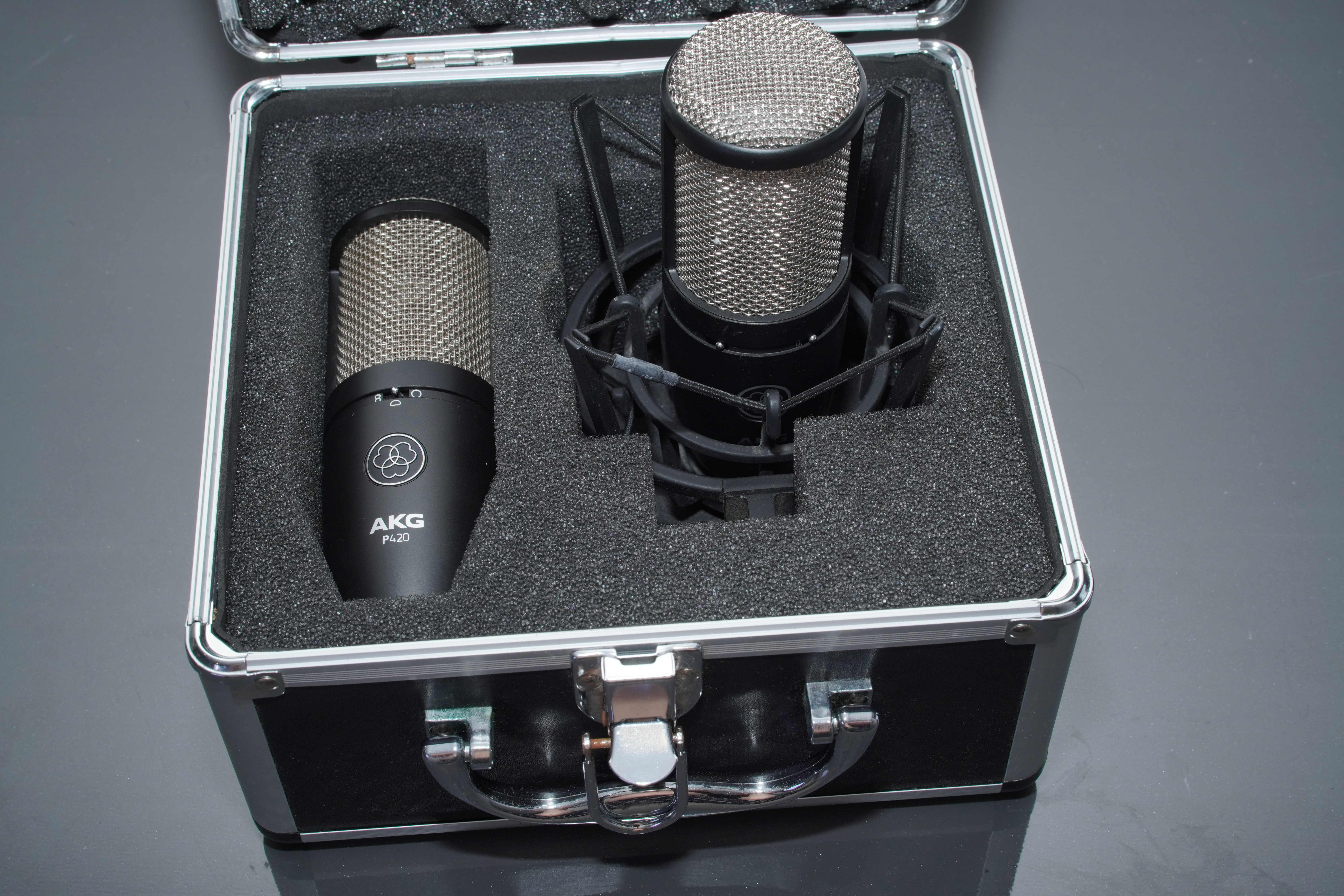 AKG P420